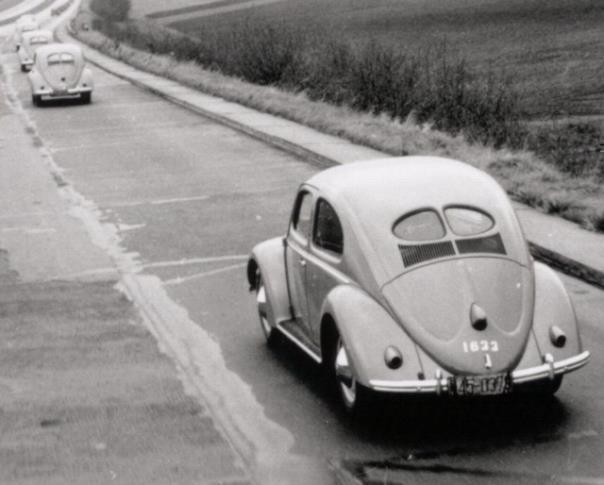 Anfang Mai 1948 rollten die ersten 25 VW Käfer von Wolfsburg in die Schweiz.